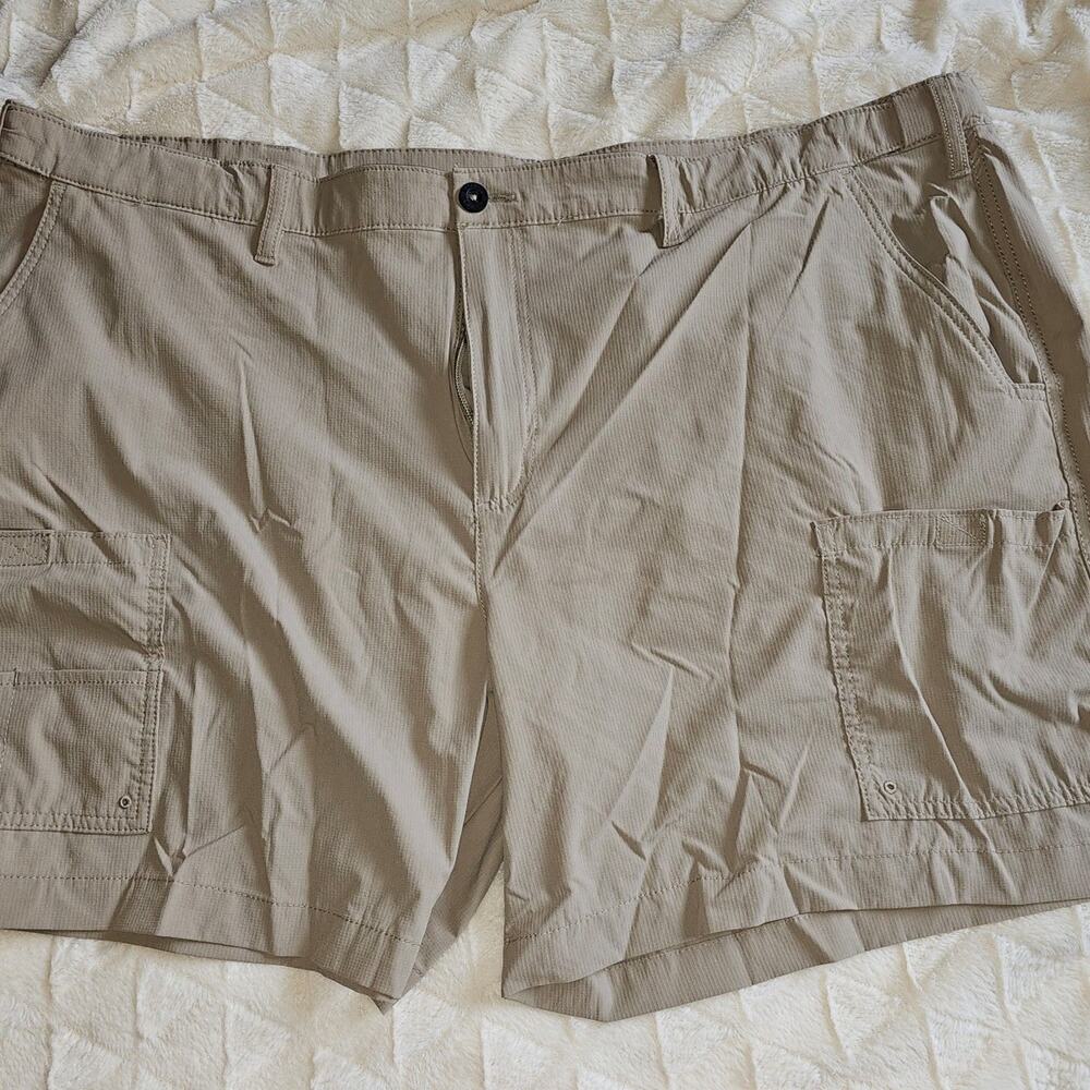 Magellan shorts for men. Size 3XL.
